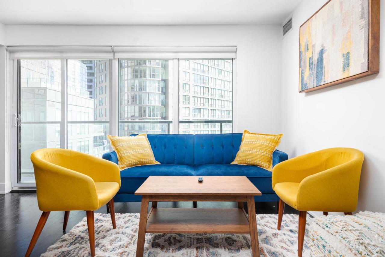 Upscale & Modern 2Bd + Den 2Ba Heart Of Downtown! Lägenhet Toronto Exteriör bild
